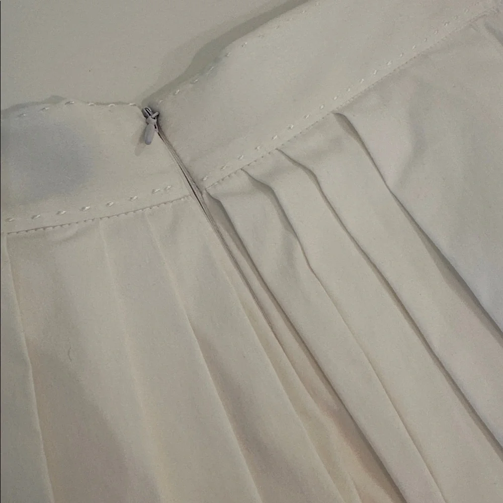 New Elie Tahari White A-Line Skirt. Size 4.